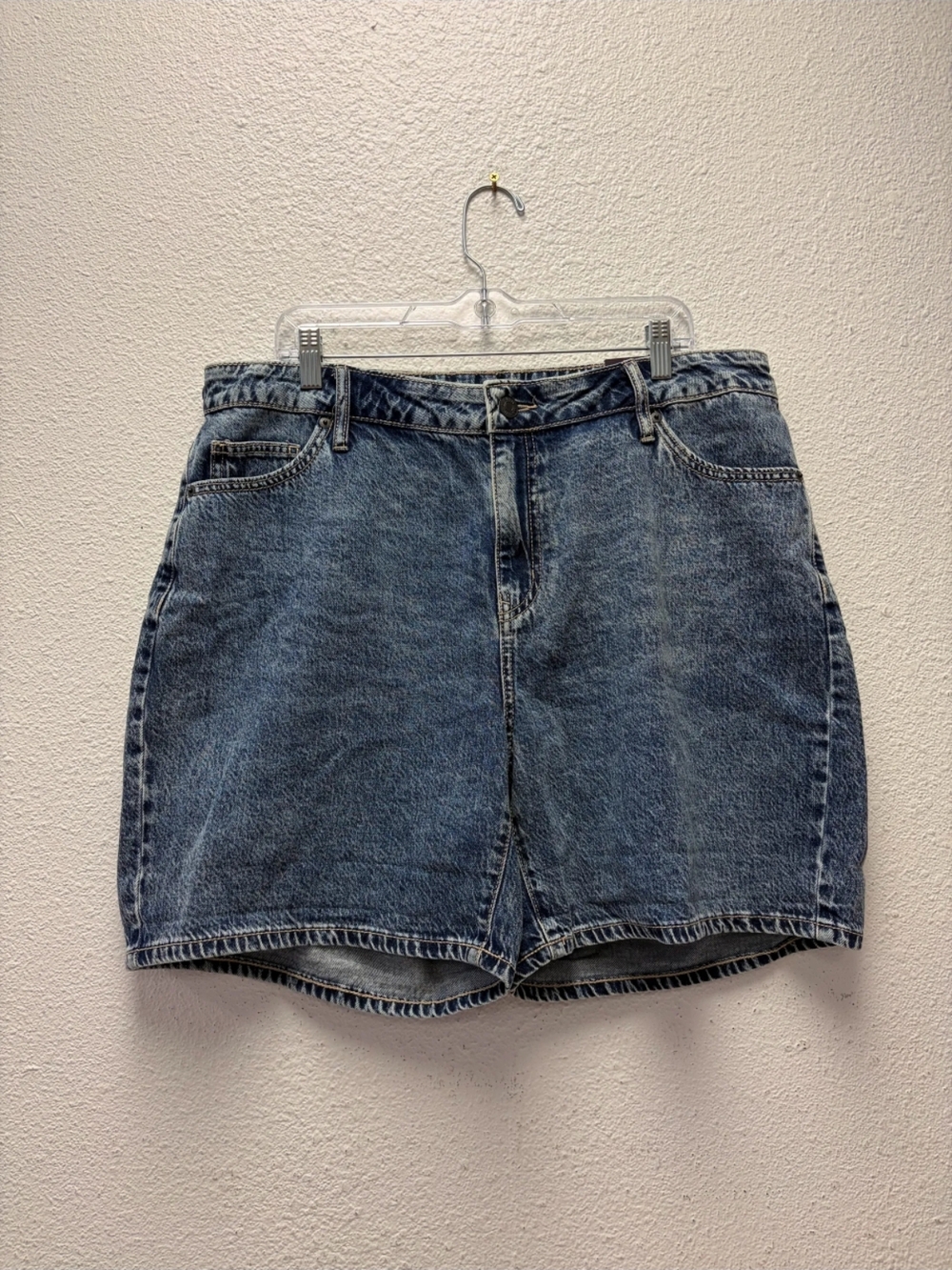 Womens Medium Wash Denim Shorts Size 16 #526